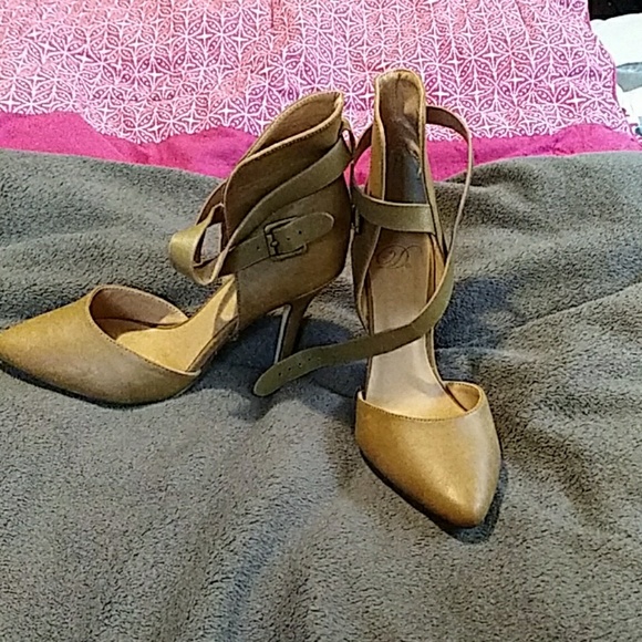 Shoes - Picture 1 of 3